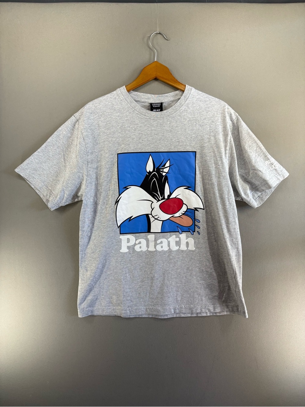 Palace X Ugg Looney Tunes T-Shirt Size Large Gray